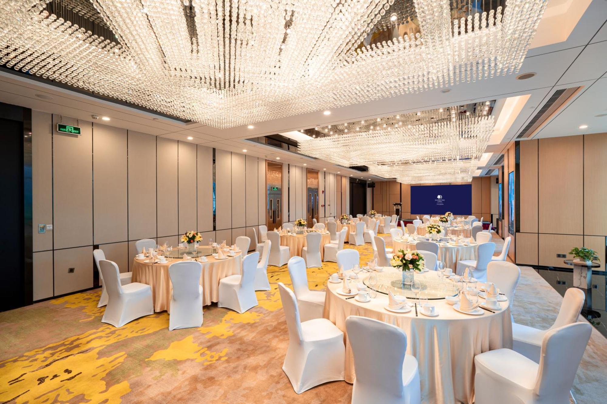 Doubletree By Hilton Guangzhou-Free Shuttle Bus To Canton Fair Complex & Overseas Buyer Registration Services During Canton Fair Period Exterior foto